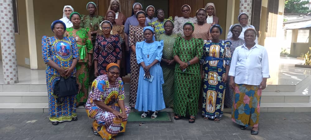 La soeur Liliane Mbola a la formation de supérieure de communauté à la COSOMA Limete 13ieme Rue.